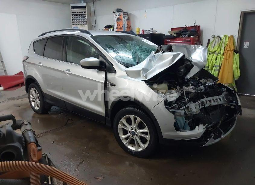 2017 Ford Escape SE (VIN 1FMCU9GDXHUA83838) main photo
