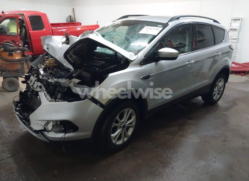 Photo 2 of 2017 Ford Escape SE (VIN 1FMCU9GDXHUA83838)