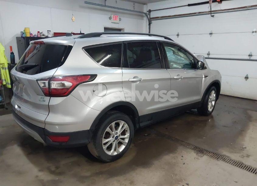Photo 4 of 2017 Ford Escape SE (VIN 1FMCU9GDXHUA83838)