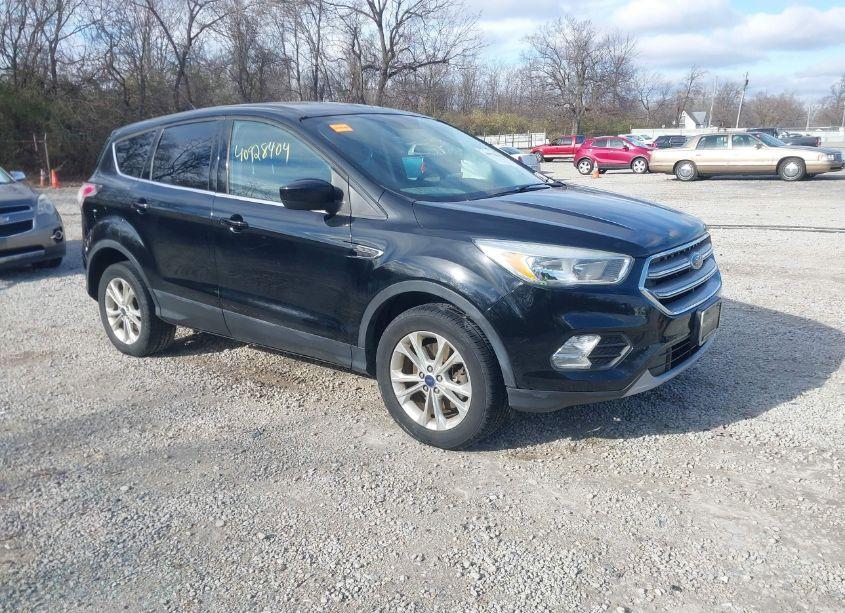 2017 Ford Escape SE (VIN 1FMCU9GDXHUA86609) main photo