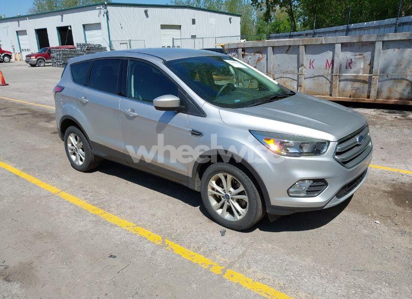 2017 Ford Escape SE (VIN 1FMCU9GDXHUB15025) main photo