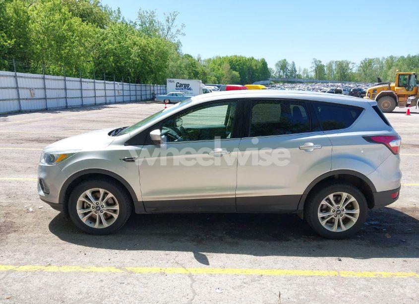 Photo 14 of 2017 Ford Escape SE (VIN 1FMCU9GDXHUB15025)