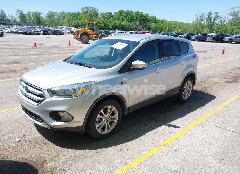 Photo 2 of 2017 Ford Escape SE (VIN 1FMCU9GDXHUB15025)