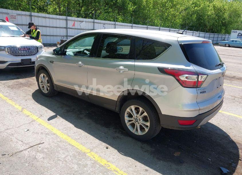 Photo 3 of 2017 Ford Escape SE (VIN 1FMCU9GDXHUB15025)