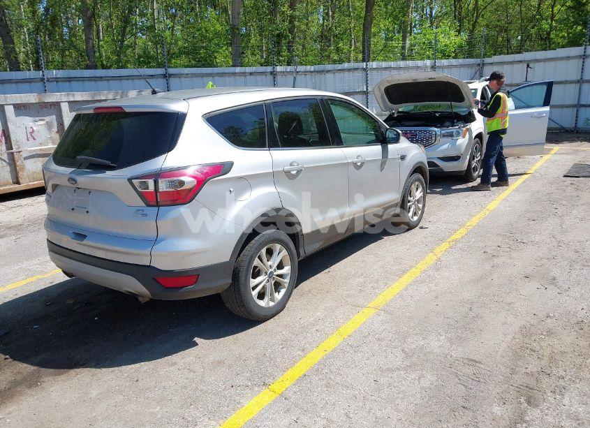 Photo 4 of 2017 Ford Escape SE (VIN 1FMCU9GDXHUB15025)