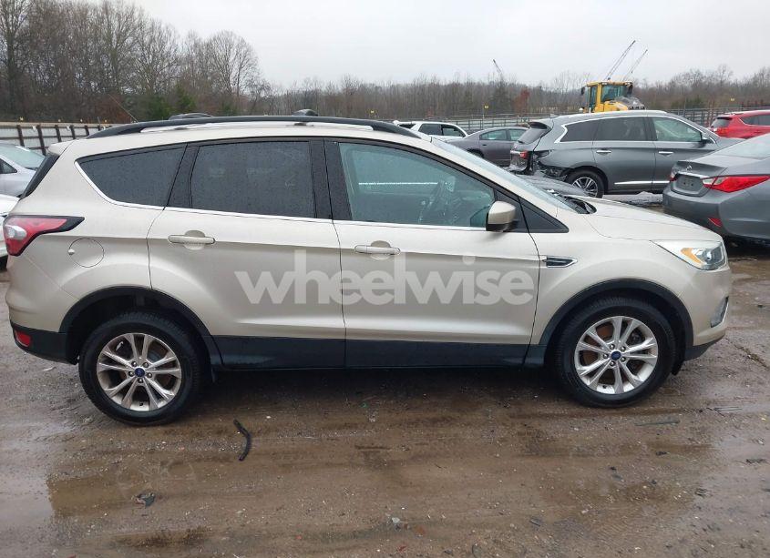 Photo 13 of 2017 Ford Escape SE (VIN 1FMCU9GDXHUB34352)