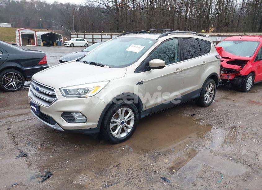 Photo 2 of 2017 Ford Escape SE (VIN 1FMCU9GDXHUB34352)