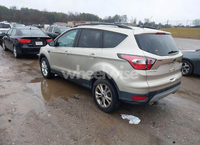 Photo 3 of 2017 Ford Escape SE (VIN 1FMCU9GDXHUB34352)