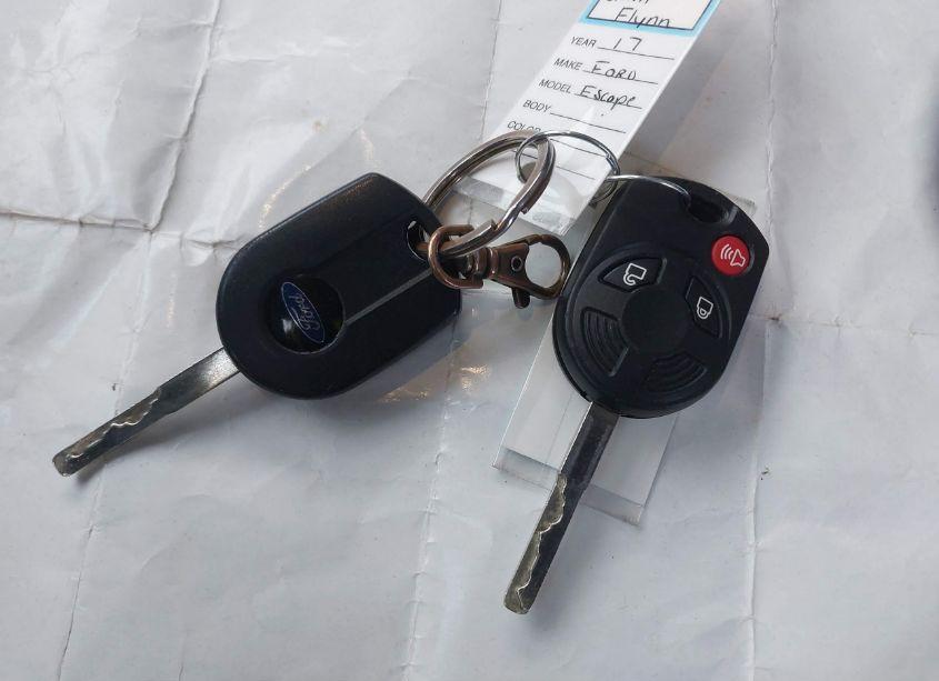 Photo 11 of 2017 Ford Escape SE (VIN 1FMCU9GDXHUB34903)