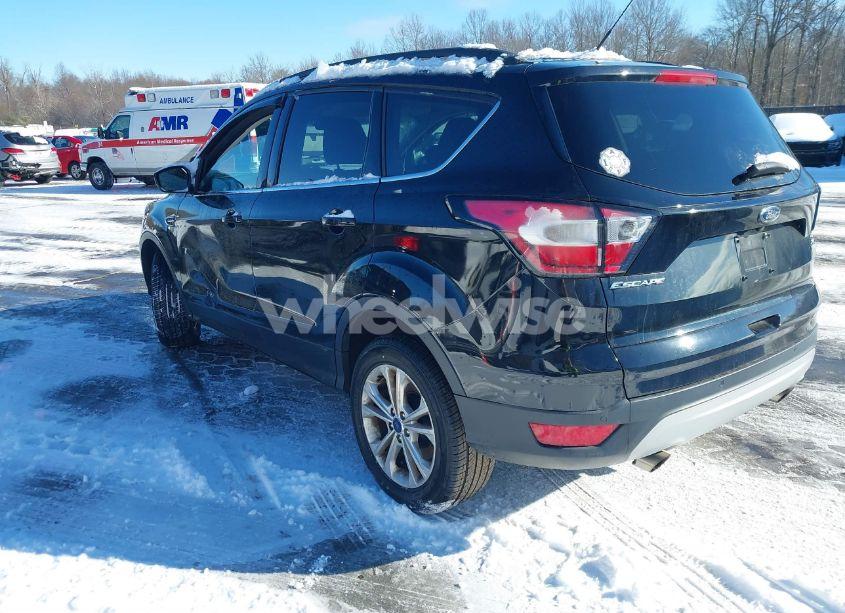Photo 3 of 2017 Ford Escape SE (VIN 1FMCU9GDXHUC05999)
