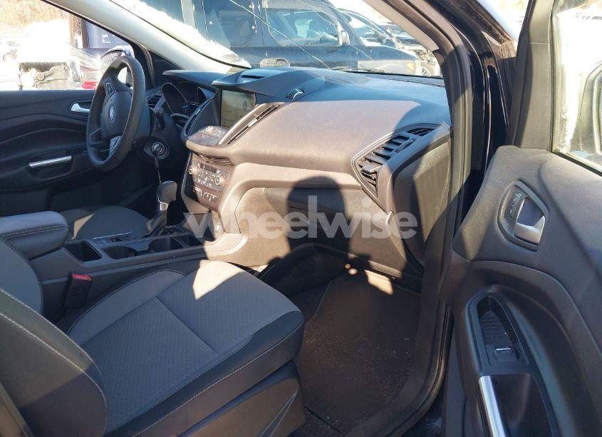 Photo 5 of 2017 Ford Escape SE (VIN 1FMCU9GDXHUC05999)