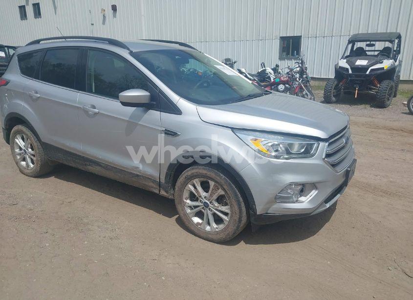 2017 Ford Escape SE (VIN 1FMCU9GDXHUC16596) main photo