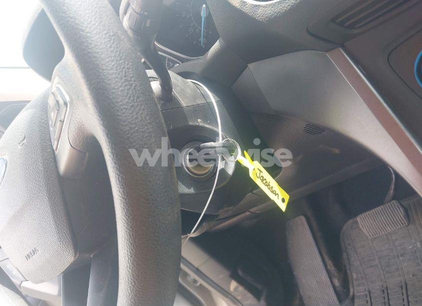 Photo 11 of 2017 Ford Escape SE (VIN 1FMCU9GDXHUC16596)