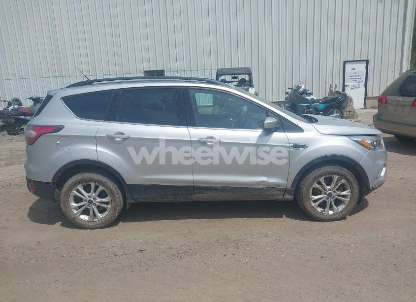 Photo 13 of 2017 Ford Escape SE (VIN 1FMCU9GDXHUC16596)