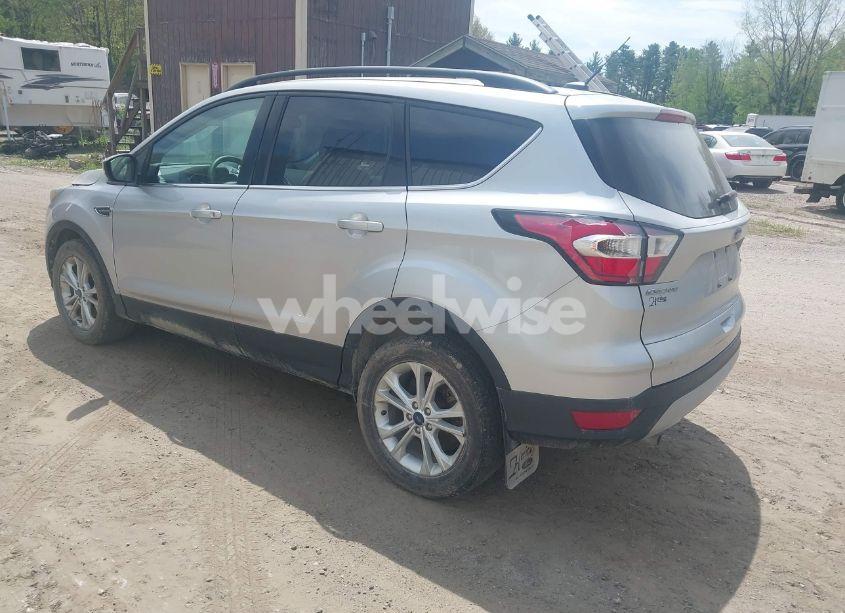 Photo 3 of 2017 Ford Escape SE (VIN 1FMCU9GDXHUC16596)