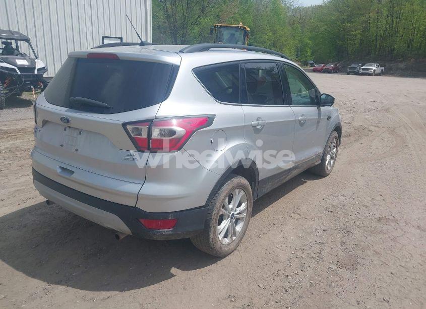 Photo 4 of 2017 Ford Escape SE (VIN 1FMCU9GDXHUC16596)