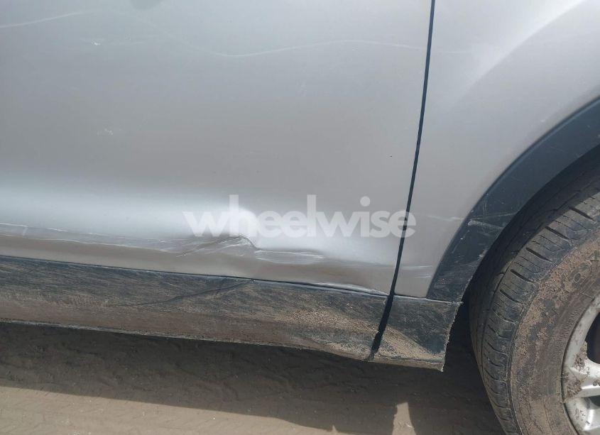 Photo 6 of 2017 Ford Escape SE (VIN 1FMCU9GDXHUC16596)