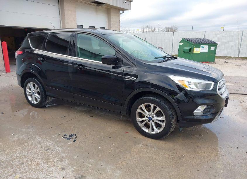 2017 Ford Escape SE (VIN 1FMCU9GDXHUC21183) main photo