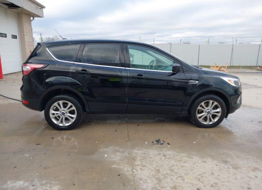 Photo 13 of 2017 Ford Escape SE (VIN 1FMCU9GDXHUC21183)