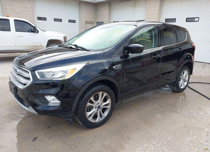 Photo 2 of 2017 Ford Escape SE (VIN 1FMCU9GDXHUC21183)