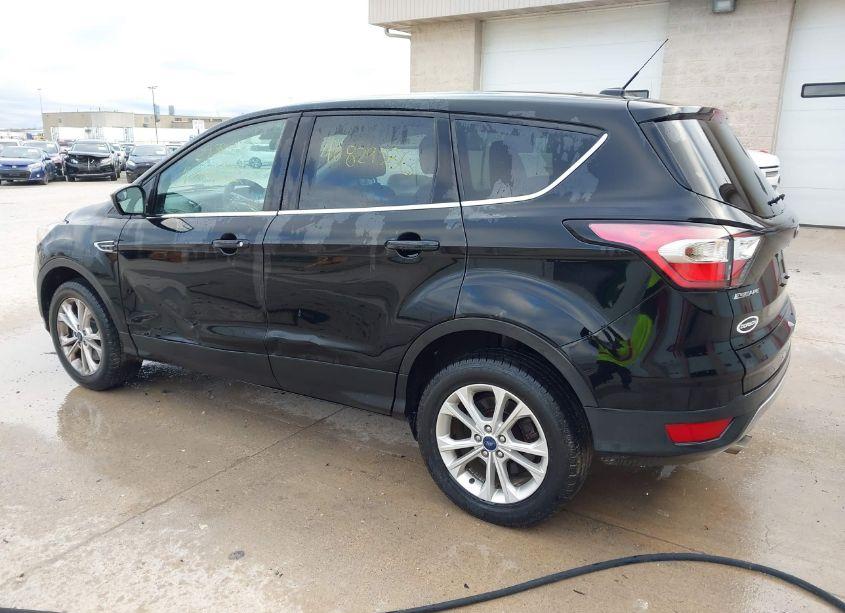 Photo 3 of 2017 Ford Escape SE (VIN 1FMCU9GDXHUC21183)