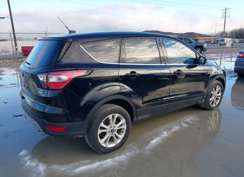 Photo 4 of 2017 Ford Escape SE (VIN 1FMCU9GDXHUC21183)