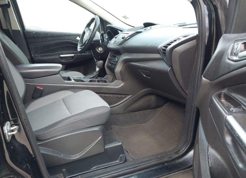 Photo 5 of 2017 Ford Escape SE (VIN 1FMCU9GDXHUC21183)