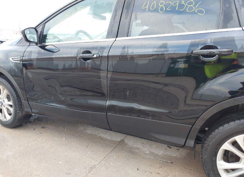 Photo 6 of 2017 Ford Escape SE (VIN 1FMCU9GDXHUC21183)