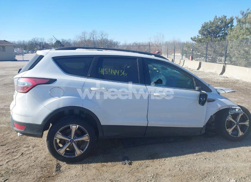 Photo 13 of 2017 Ford Escape SE (VIN 1FMCU9GDXHUC32331)