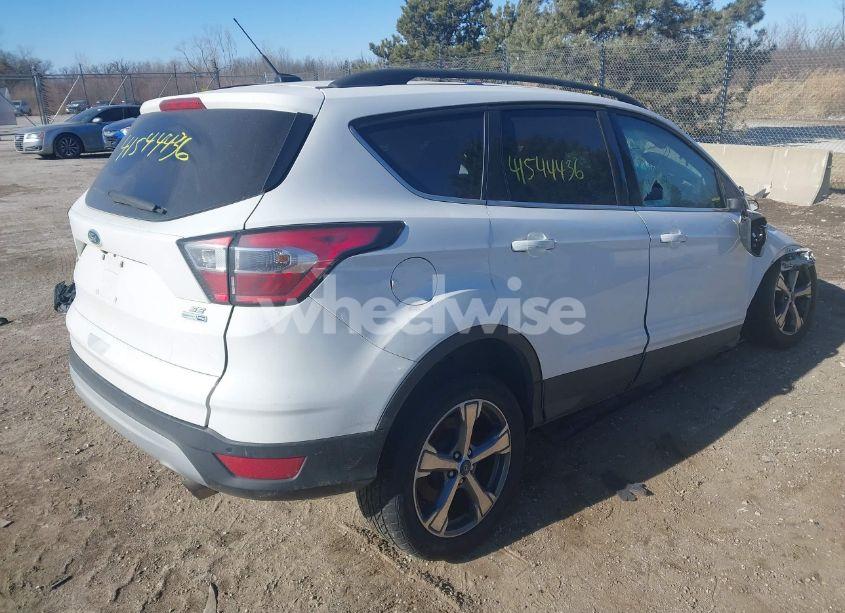 Photo 4 of 2017 Ford Escape SE (VIN 1FMCU9GDXHUC32331)