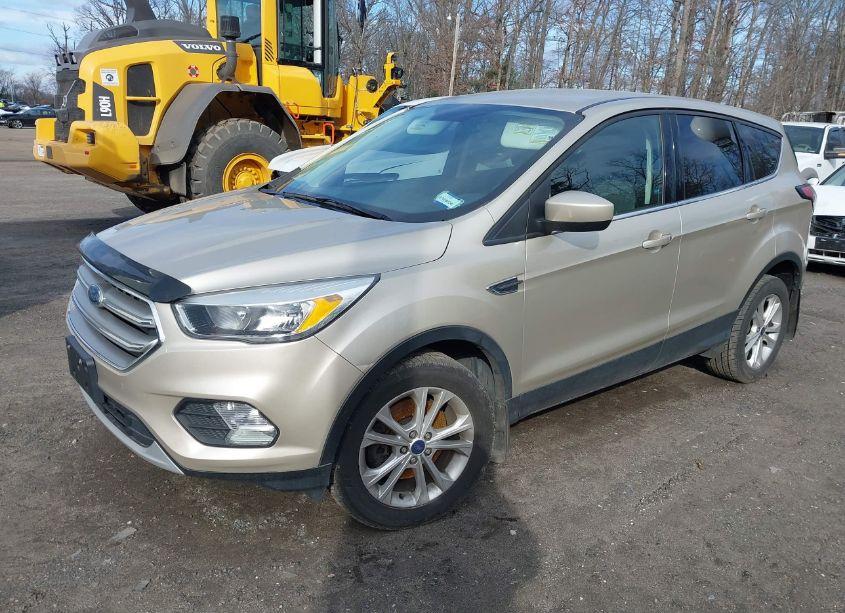 Photo 2 of 2017 Ford Escape SE (VIN 1FMCU9GDXHUC45600)