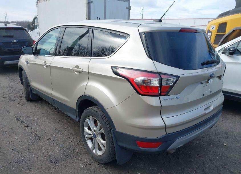 Photo 3 of 2017 Ford Escape SE (VIN 1FMCU9GDXHUC45600)