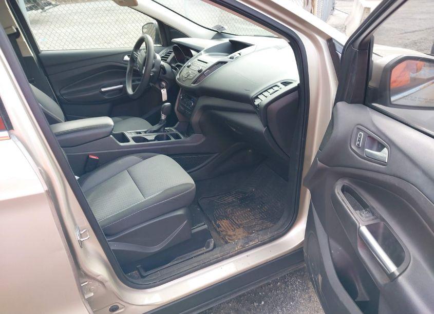 Photo 5 of 2017 Ford Escape SE (VIN 1FMCU9GDXHUC45600)