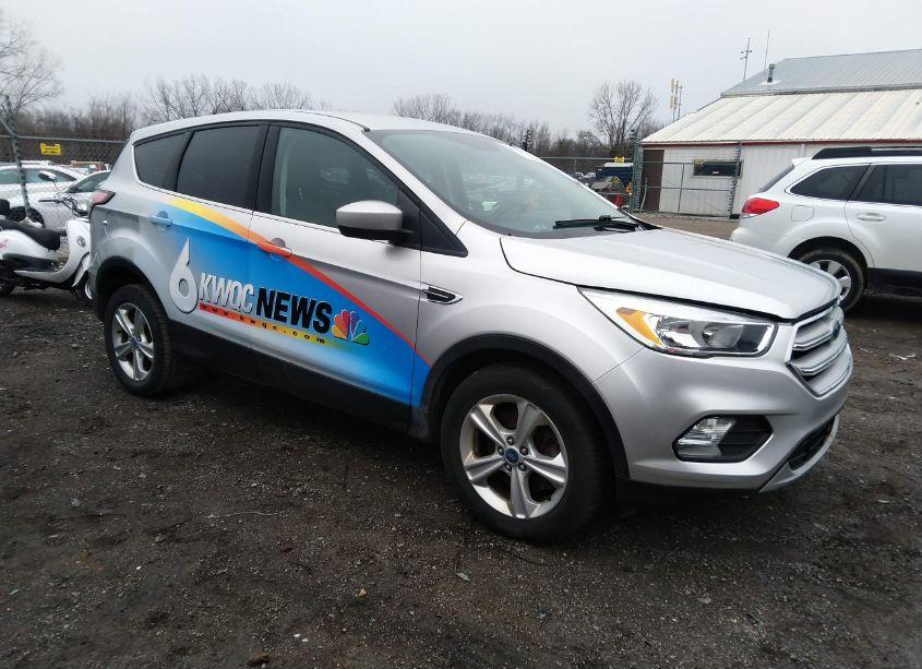 2017 Ford Escape SE (VIN 1FMCU9GDXHUC61506) main photo