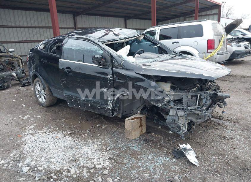 2017 Ford Escape SE (VIN 1FMCU9GDXHUC61649) main photo