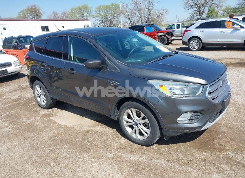 2017 Ford Escape SE (VIN 1FMCU9GDXHUC62428) main photo
