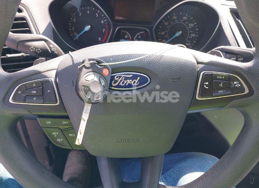 Photo 11 of 2017 Ford Escape SE (VIN 1FMCU9GDXHUC62428)