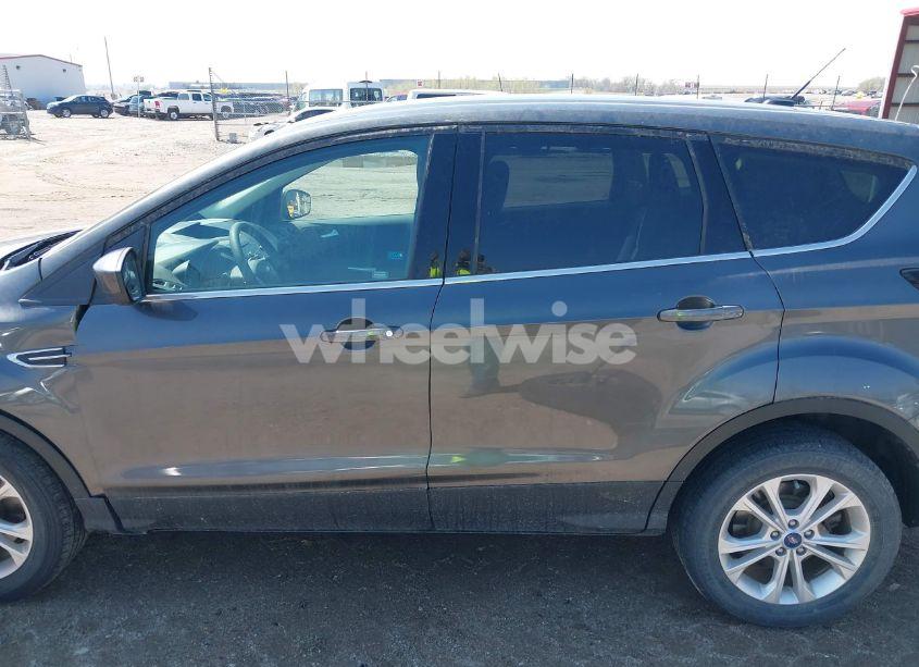 Photo 14 of 2017 Ford Escape SE (VIN 1FMCU9GDXHUC62428)