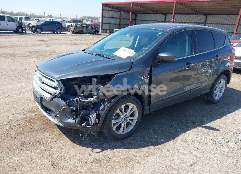 Photo 2 of 2017 Ford Escape SE (VIN 1FMCU9GDXHUC62428)