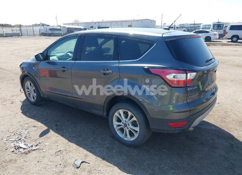 Photo 3 of 2017 Ford Escape SE (VIN 1FMCU9GDXHUC62428)