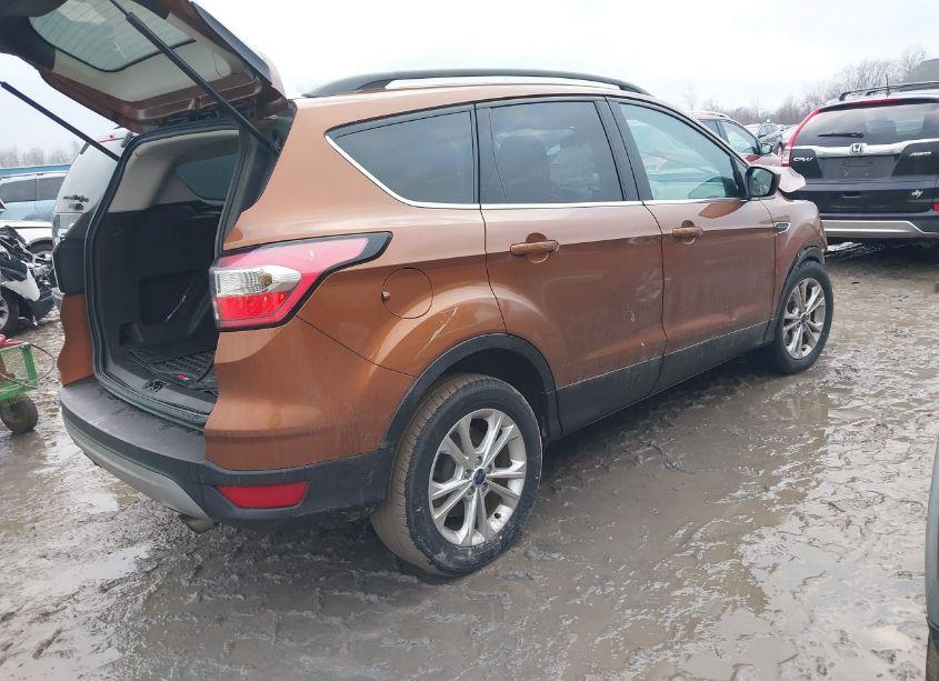 Photo 4 of 2017 Ford Escape SE (VIN 1FMCU9GDXHUC75356)