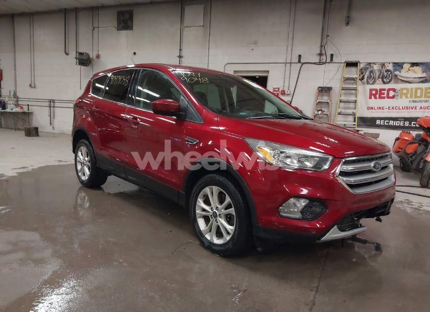 2017 Ford Escape SE (VIN 1FMCU9GDXHUC83201) main photo
