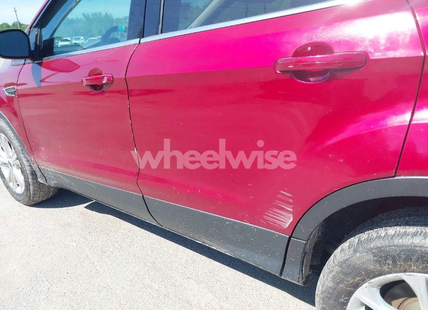 Photo 6 of 2017 Ford Escape SE (VIN 1FMCU9GDXHUD63338)