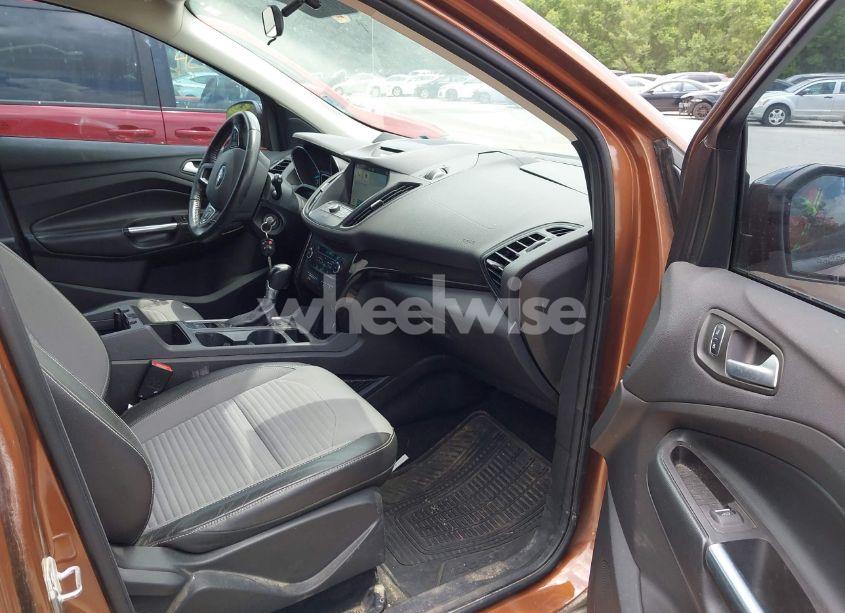 Photo 5 of 2017 Ford Escape SE (VIN 1FMCU9GDXHUD66417)