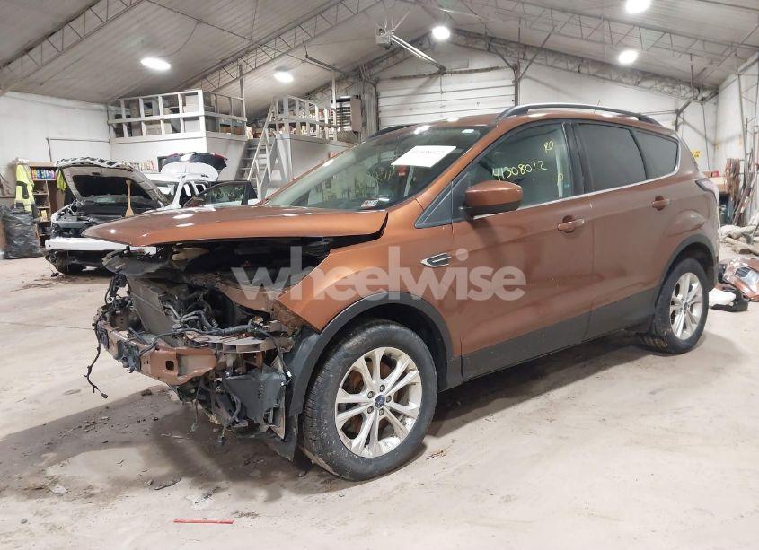 Photo 2 of 2017 Ford Escape SE (VIN 1FMCU9GDXHUE89392)