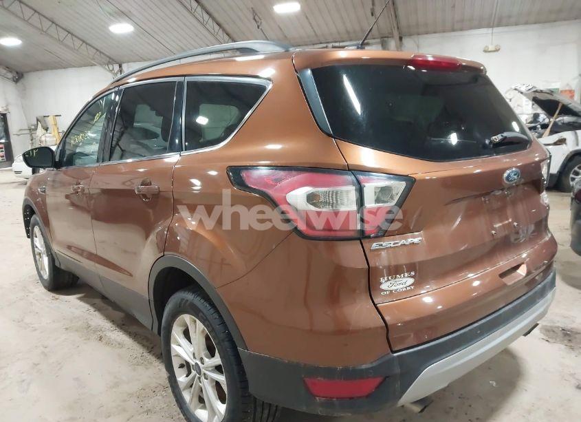 Photo 3 of 2017 Ford Escape SE (VIN 1FMCU9GDXHUE89392)