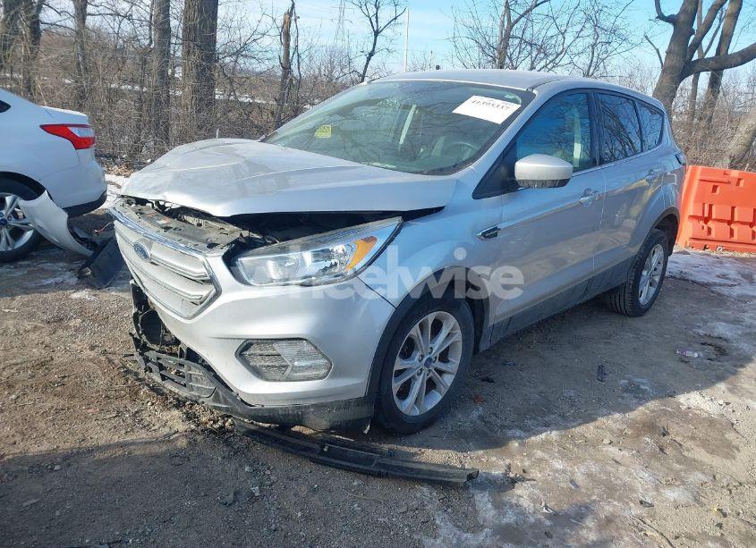 Photo 2 of 2017 Ford Escape SE (VIN 1FMCU9GDXHUE90509)