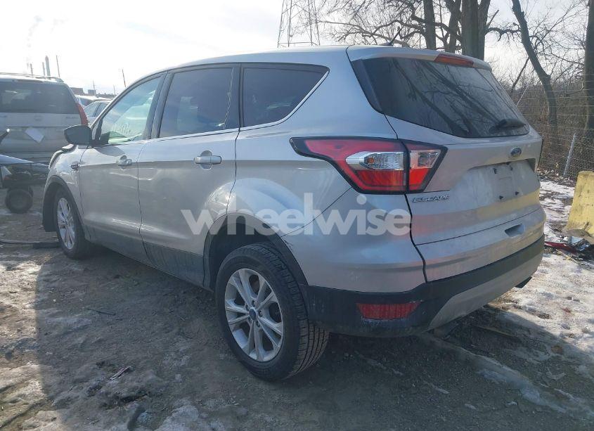 Photo 3 of 2017 Ford Escape SE (VIN 1FMCU9GDXHUE90509)