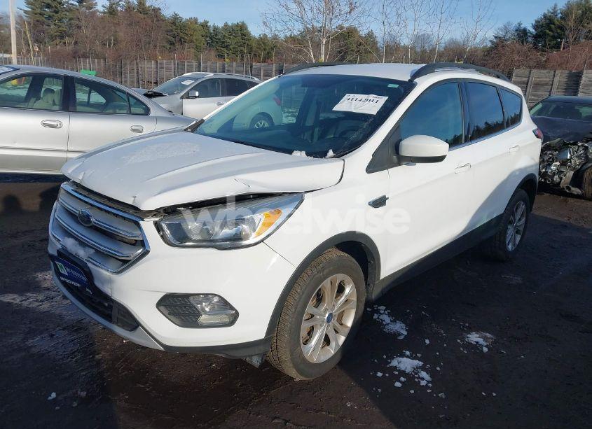 Photo 2 of 2018 Ford Escape SE (VIN 1FMCU9GDXJUA75857)