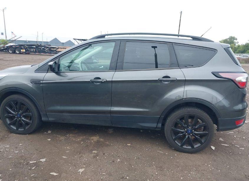 Photo 14 of 2018 Ford Escape SE (VIN 1FMCU9GDXJUA82968)